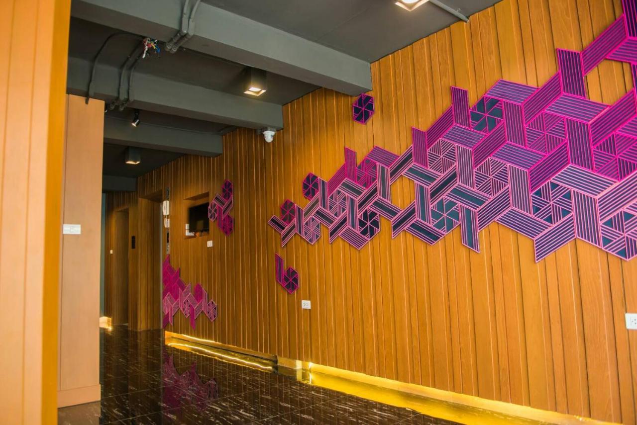 Gn Luxury Hostel Bangkok Bagian luar foto