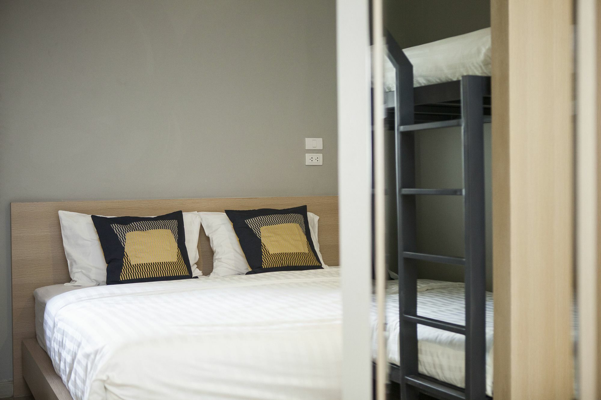 Gn Luxury Hostel Bangkok Bagian luar foto